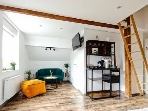 CJS Apartments - Chill or Drive am Nürburgring, new Box Spring Beds, new furniture, free Parking, WLan, TV-Streaming, Quiet Location in Rodder, Deutschland
