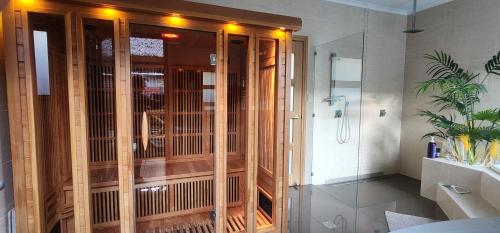Sauna, Waterfront Homestay with POOL SPA SAUNA in Hindmarsh Island sala