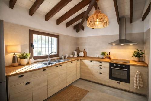 Villa Trompetilla & Casa Cactus Luxury Wellness Villa with Pool, Yoga Studio & Hammam for 20p in Mon in Montes de Malaga