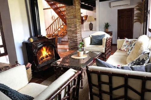 Villa Trompetilla & Casa Cactus Luxury Wellness Villa with Pool, Yoga Studio & Hammam for 20p in Mon in Montes de Malaga