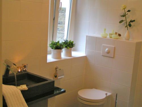  B&B Petit Chateau Les Tourelles in 4140 Rivage