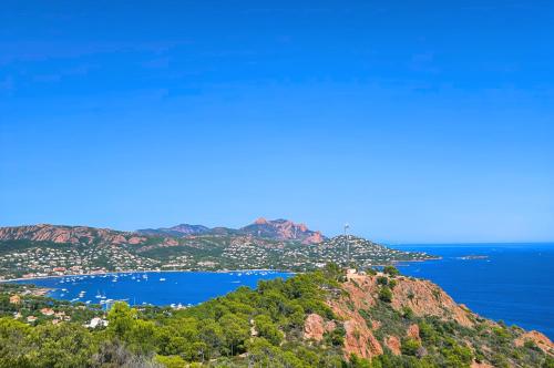 Cozy duplex with swimming pool and terrace in Frejus in Bellevue