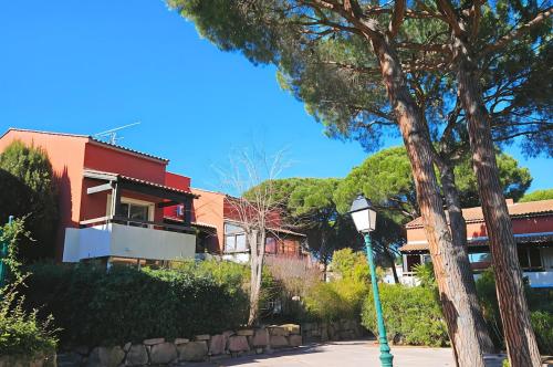 Cozy duplex with swimming pool and terrace in Frejus in Bellevue