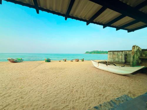 Trinco Beach Bunks - image 5