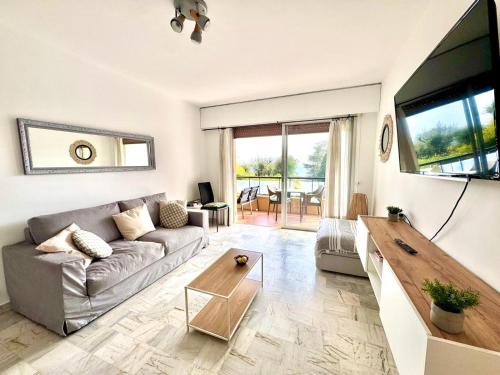 One Bedroom Apartment with Parking - Lemon Festival