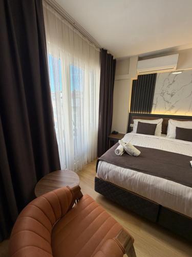 room detail thumbnail 1