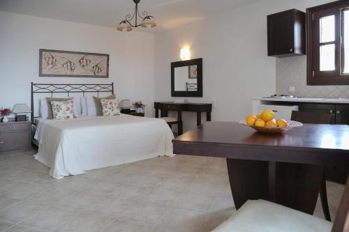 Yalis Hotel - image 12