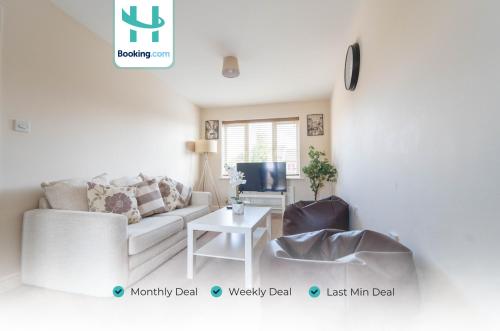 Spacious 4BR House By Hyped Properties Short Term Rental Agency With Free Parking Cannock gîte à louer Cannock Railway Station