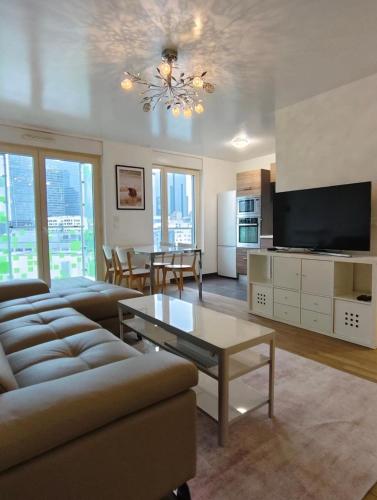 modern, 2 bedrooms la défense, big balcony, parking - Location saisonnière - Courbevoie