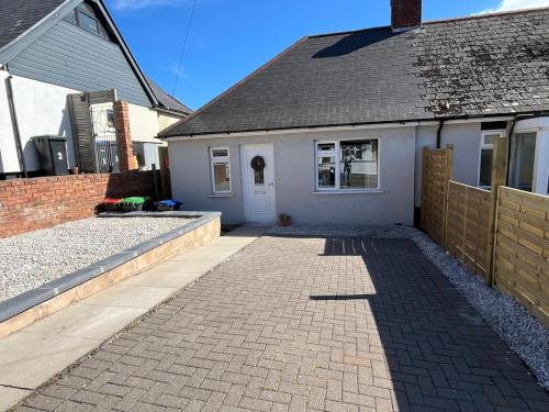 Hucknall cosy quiet bungalow sleeps 5 in Hucknall