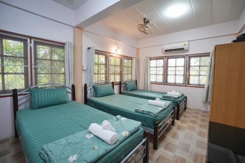 บ้านห้วยลูกนกฟาร์มสเตย์ Banhuailuknok Farmstay - Ratchaburi บ้านห้วยลูกนกฟาร์มสเตย์ Banhuailuknok Farmstay - Ratchaburi