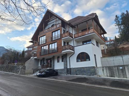 Nobila Sinaia in 錫納亞市中心