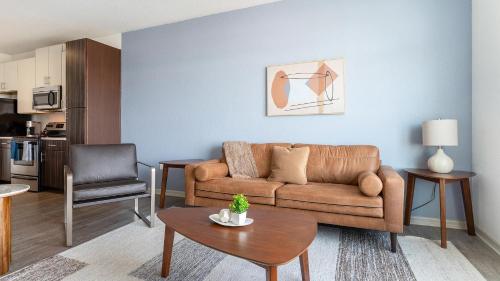 Landing Chic 1BD Gym Clubhouse - Rock Springs Run, FL