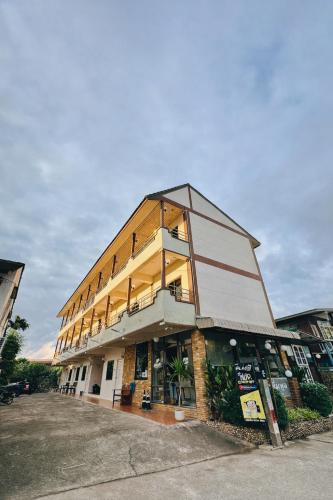 โรงแรมเพิ่มพูล 1 in 나이 위앙