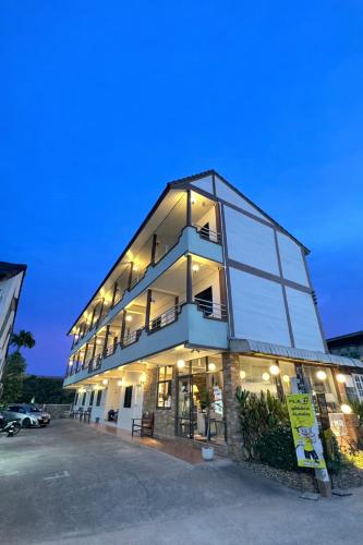 โรงแรมเพิ่มพูล 1 in 나이 위앙