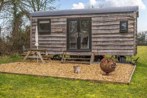 Trouble House in 泰特伯里