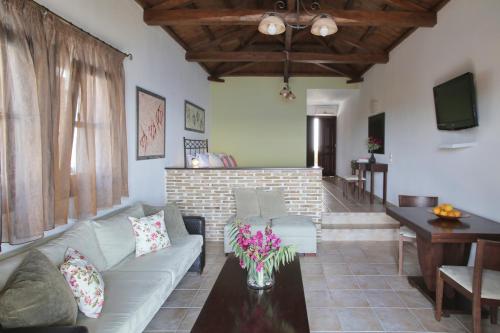 Yalis Hotel - image 11