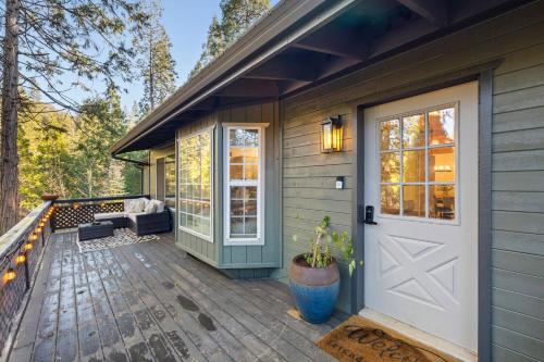 Luxury Mountain Escape Sleeps 25 - Sauna, Hot Tub, Fire Pits - 5 Star Amenities in Twain Harte (CA)