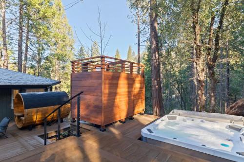 Luxury Mountain Escape Sleeps 25 - Sauna, Hot Tub, Fire Pits - 5 Star Amenities in Twain Harte (CA)