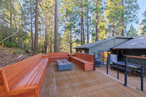 Luxury Mountain Escape Sleeps 25 - Sauna, Hot Tub, Fire Pits - 5 Star Amenities in Twain Harte (CA)