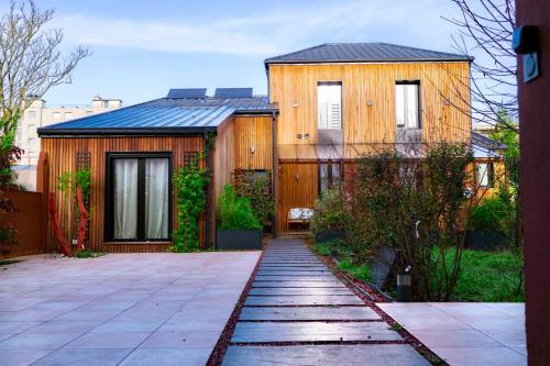 Chalet urbain-150m2 jardin privatif-15mn de Paris in Льо Бурже