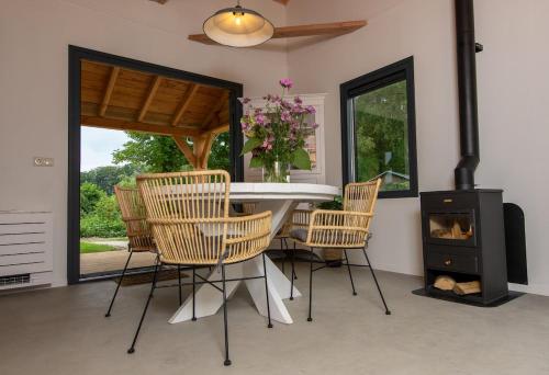 Cozy vacation cottage in beautiful surroundings in Empe