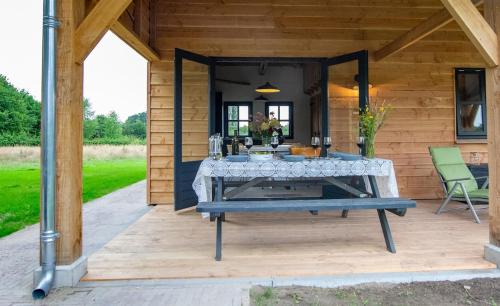 Cozy vacation cottage in beautiful surroundings in Empe