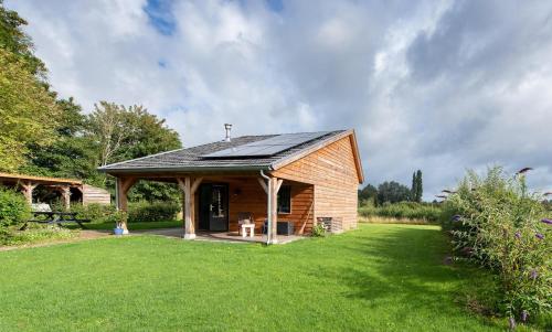 Garden, Cozy vacation cottage in beautiful surroundings in Empe