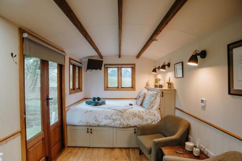 Shepherds Hut in Boltons