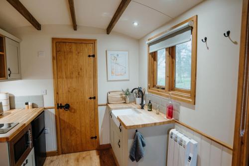 Shepherds Hut in Boltons