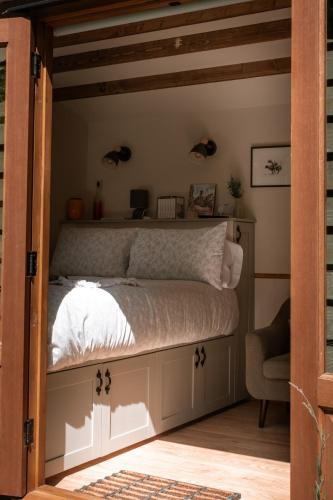 Shepherds Hut in Boltons