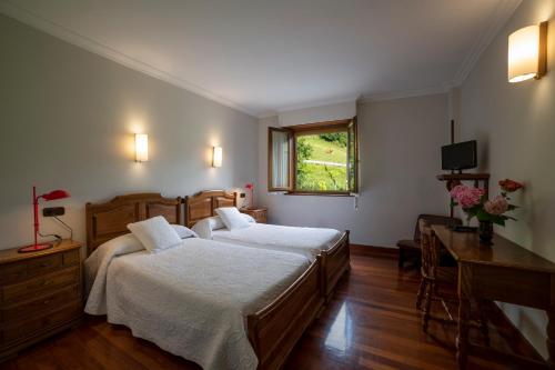 2 twin beds