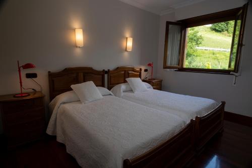 2 twin beds