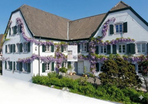 Rhein River Guesthouse - direkt am Rhein in Leverkusen, Deutschland