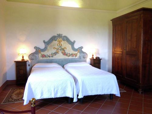 Vintage Castle in Monteriggioni Tuscany near Forest