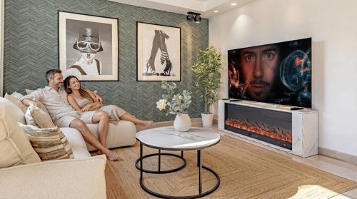 VACATION MARBELLA I Private HEATED Swimming pool, Walking distance to Puerto Banus, Security 24-7, BBQ, Pool Table, WiFi