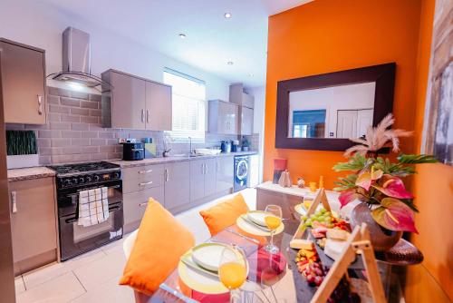 3BR 2Bath Home with Hot Tub Games Room By Stadium with Fast WiFi & Free Parking – khách sạn tại Canton