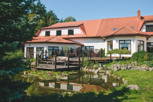 Kert, Hotel Zodiak in Sobienie Szlacheckie