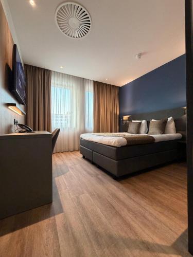 room detail thumbnail 1