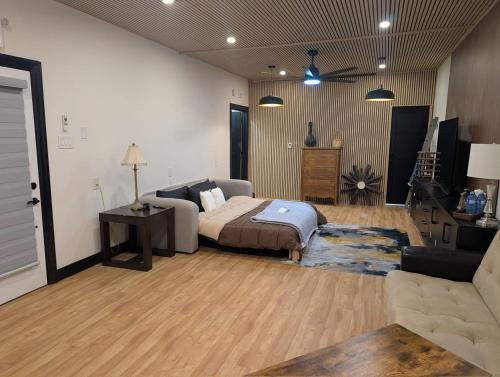 Spacious King Pull Out Suite Beamsville in Lincoln (ON)