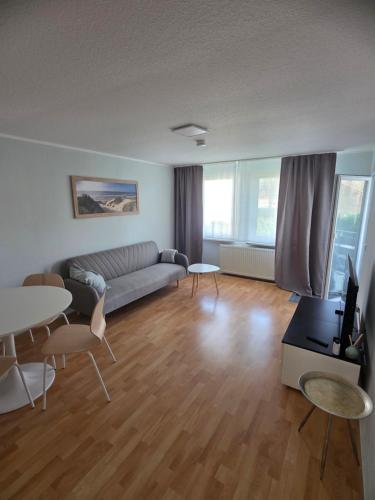 Ferienwohnung, Handwerkerwohnung, helle Wohlfühlwohnung mit Balkon in Oberhausen, Deutschland