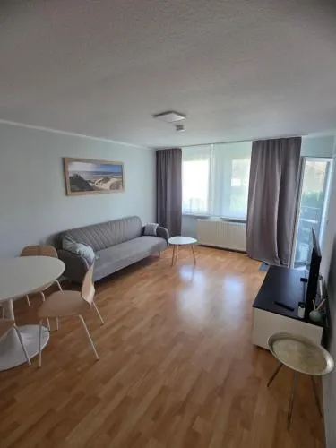 Ferienwohnung, Handwerkerwohnung, helle Wohlfühlwohnung mit Balkon in Oberhausen, Deutschland