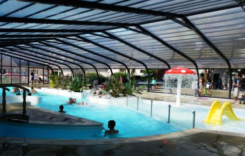 Mobilhome 6 personnes camping 4 étoiles (Mobilhome 6 personnes camping 4 etoiles) in Tregunc