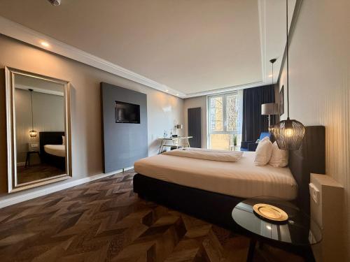 room detail thumbnail 2