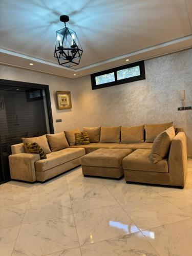 Villa 4 niveaux avec piscine - plage à 5min (Villa 4 niveaux avec piscine - plage a 5min) in Sidi Rahal