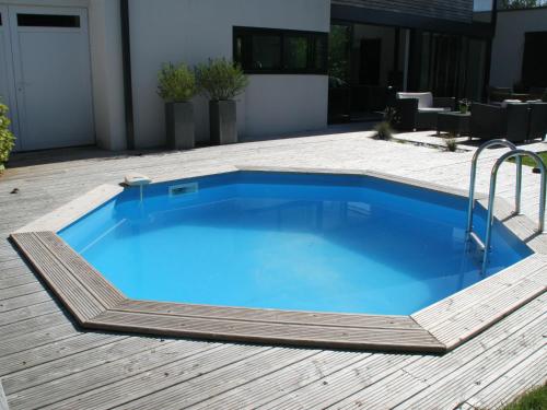 Modern Villa in Plougastel-Daoulas France with Indoor Pool gîte à louer Morgat