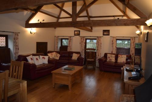 Shared lounge/TV area, Bed & Breakfast at Newton House Farm in Littlebeck