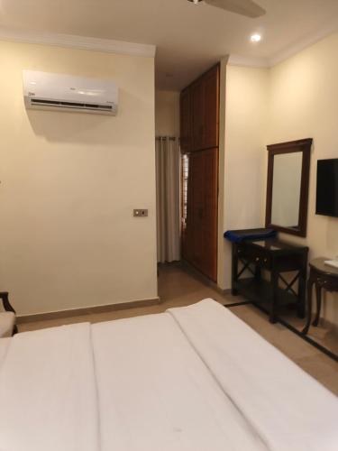The Aristocrat Residency - image 3
