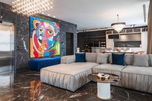 Luxury 3BR Penthouse with Artistic Deco & Terrace – khách sạn tại Grozavesti