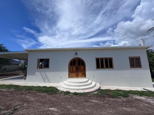 The Nook, Design Led 2BR Villa, Walk to Beach, Jakes, Restaurants and More in Treasure Beach